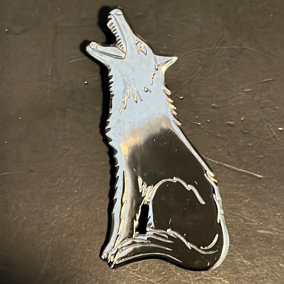 HOWLING WOLF PIN silver tone - Picture 1 of 5